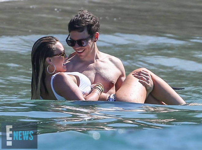 Hilari Daffın sevgilisi ilə romantik anları