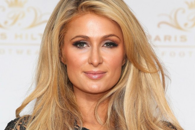 Paris Hiltonun geyimi onu çətin vəziyyətdə qoydu