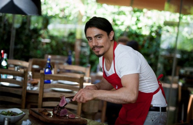 Nüsrət cəsarətli geyimi ilə təəccübləndirdi - foto+video