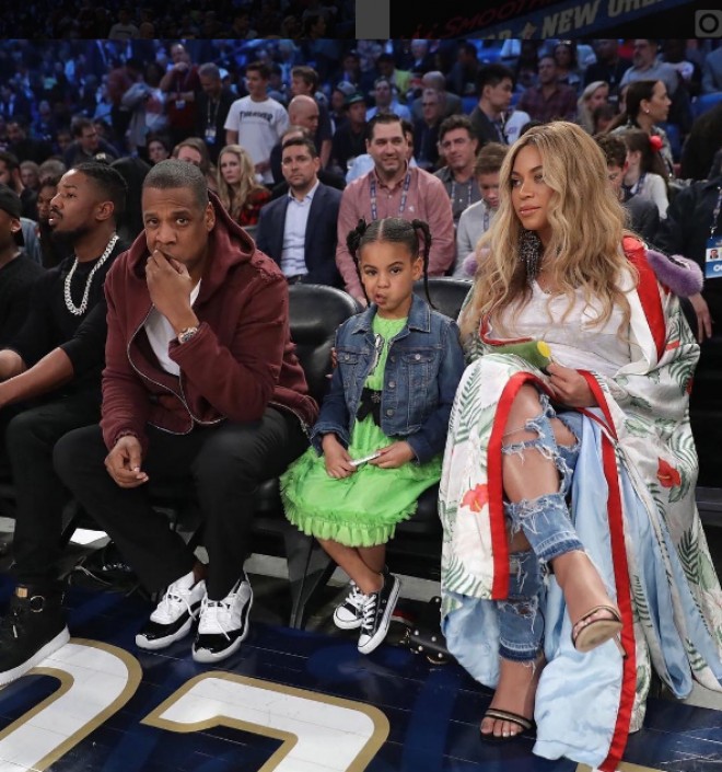 Basketbol oyununu 40 minlik geyimlə izlədi