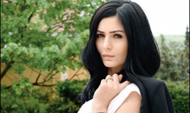 Deniz Çakır mahnı ifa edib - video