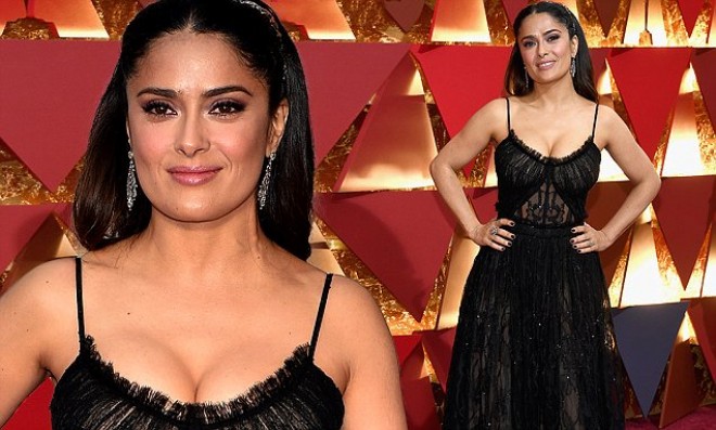 ​Cəzibədar aktrisadan dekolte şousu 