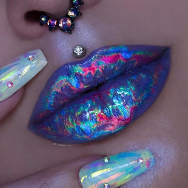 Bu dodaqlara baxmaqdan doymayacaqsınız