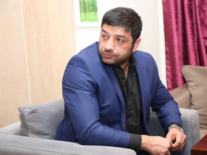 Kənan M.M: “Əxlaqsız qadını göstərməlisən ki…”