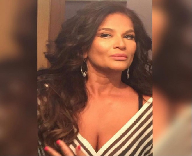 Xumardan sinə dekolteli paylaşım: "Gah bədənimsən..."