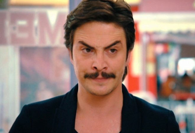 Aktyor pərəstişkarını söydü&nbsp;