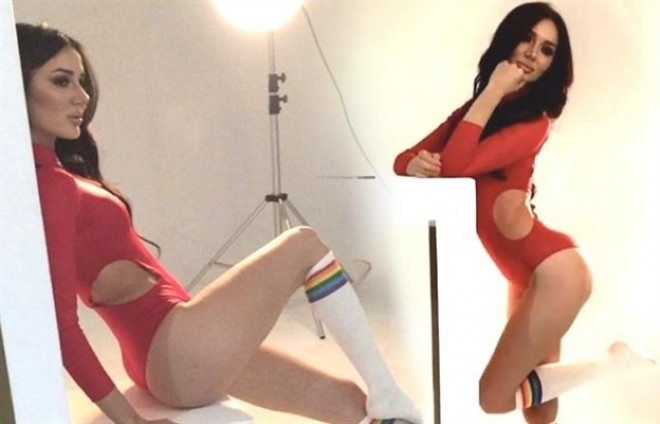 Modeldən cəsarətli fotolar