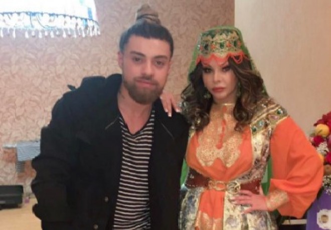 Aygün Kazımova milli geyimdə - foto