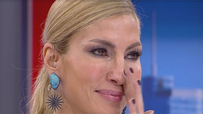 Çağla ağlayaraq vida etdi