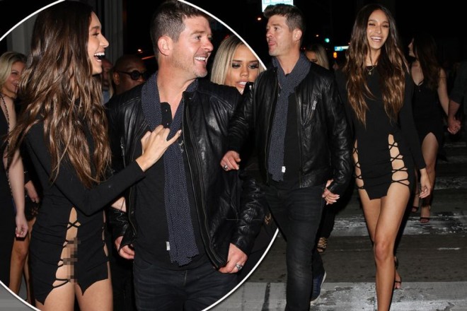 Sevgilisi müğənninin ad gününə alt geyimsiz gəldi