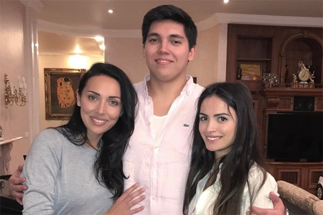 Alsu ailəsiylə və qardaşıyla - fotolar