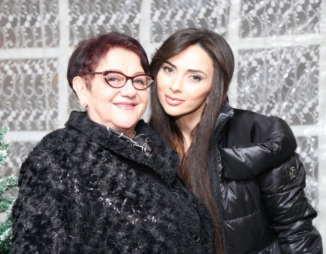 Manana üçün xoş gün: "Məni sığallayan əllərini sevirəm"