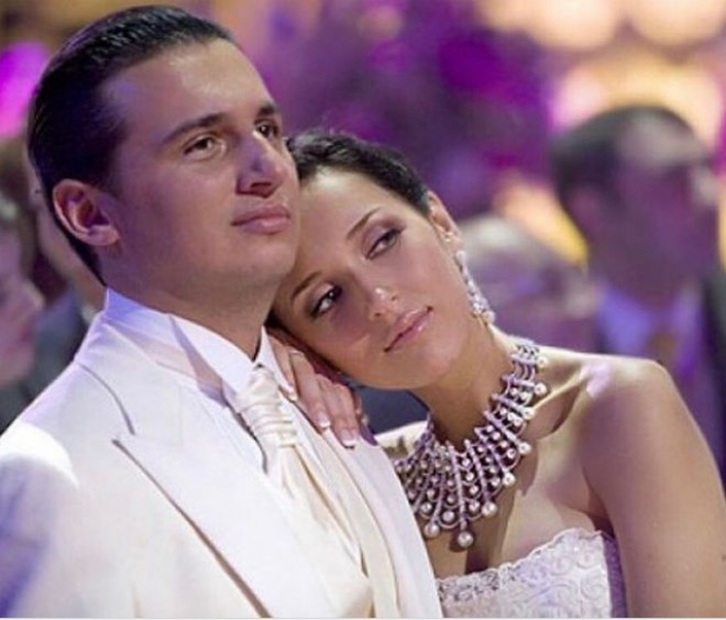 Alsunun 11-ci evlilik ildönümüdür