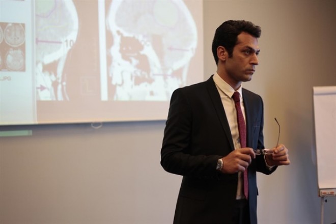 Murad Yıldırım beyin cərrahı kimi 