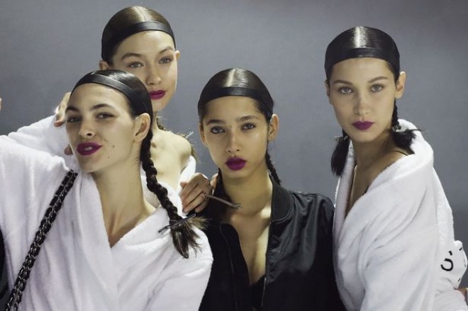 Bella keçmiş sevgilisi ilə eyni məkanda