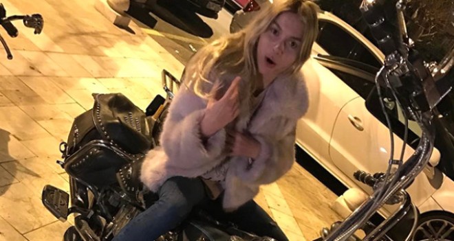 Aleyna Tilki yarım tonluq motosikletə mindi