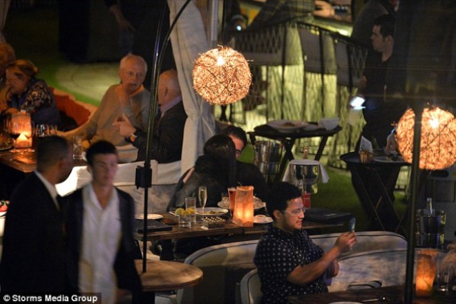 Adriananın sevgilisiylə öpüşərkən fotoları