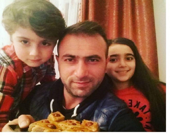 Ceyhun: “Sadə oğlan öpür”