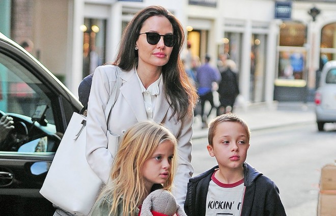 Ancelina Coli övladları ilə paparatsilərin hədəfində - fotolar