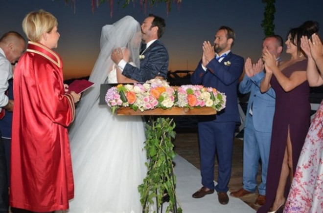 Məşhur cütlüyün qızı olacaq&nbsp;