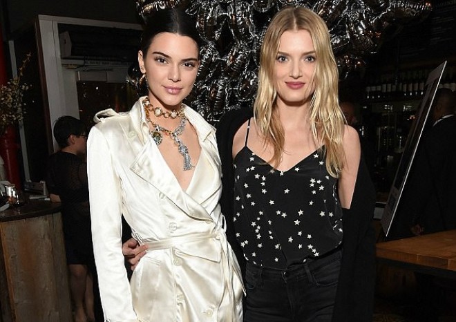 Kendal və Lili təqdimatda
&nbsp;