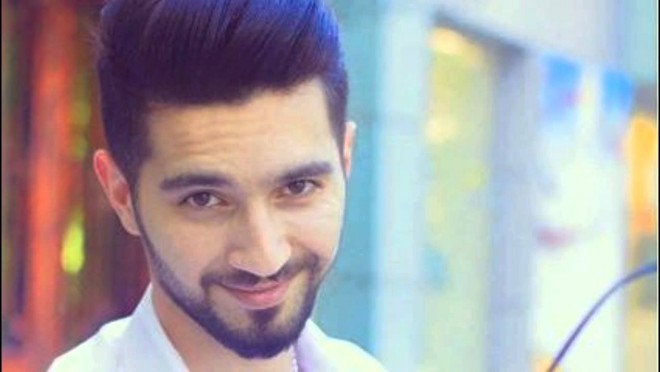 Əhməd Mustafayev qadınlar üçün mahnı oxudu