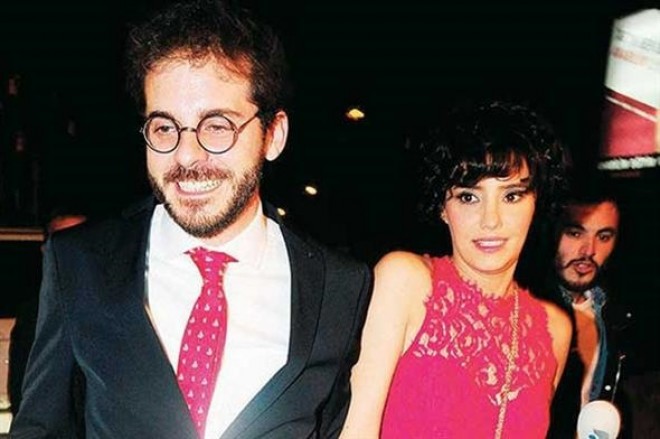 Boşanan aktrisa vətənə tək qayıtdı