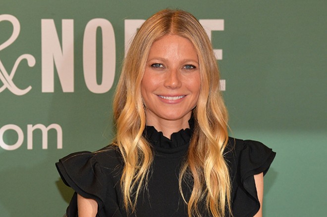 44 yaşlı aktrisa gözəl bədən quruluşu