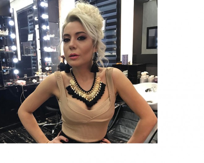 Səidə saçını boz rəngə boyatdı