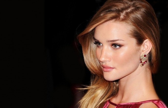 Hamilə model açılış mərasimində - fotolar