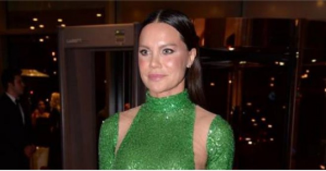 Ebru elə paltar geyindi ki...