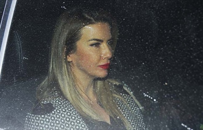 Sevgilisi ilə dalaşan İvana Sərt ağladı