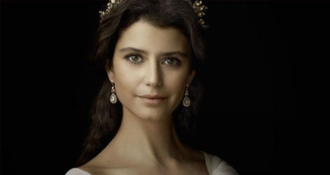 Beren Saat: “Vətən xainliyindən...”