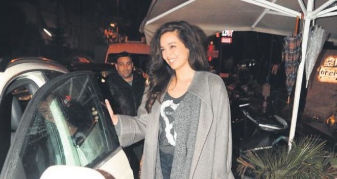 Tatlıtuğun keçmiş sevgilisi evliliklə bağlı sualları cavabsız qoydu