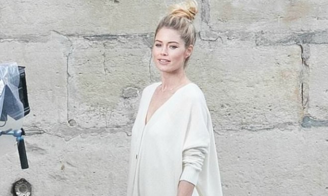 Məşhur model Parisdə kamera qarşısına keçdi