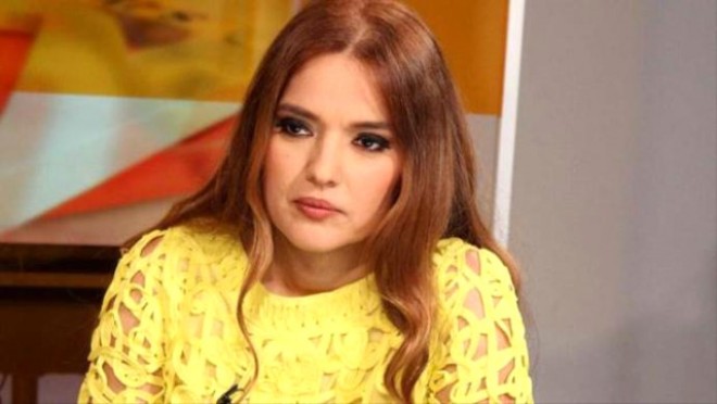 Demet Akalın kürk geyindi