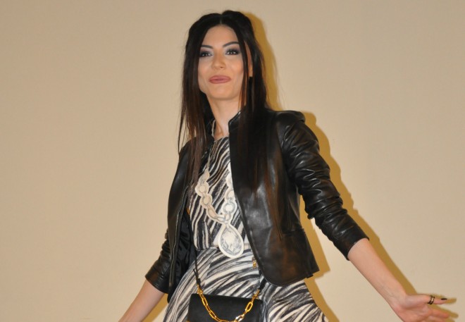 Aysel geyimi ilə göz oxşadı