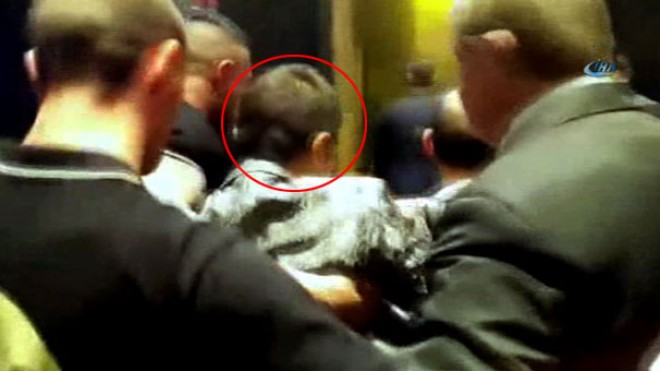 Sərdar Ortaçın səhnədə halı pisləşdi