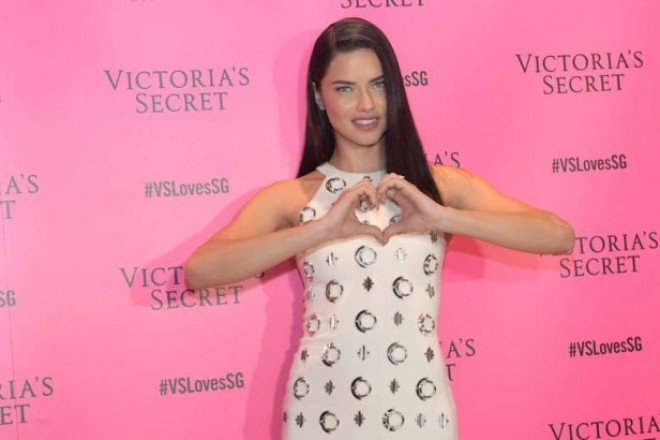 ​Seksual model Adriana Lima sevənləri ilə görüşdü - foto