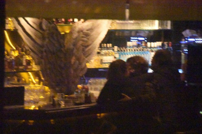 Ozan Doğulu öpüşərkən görüntüləndi - foto