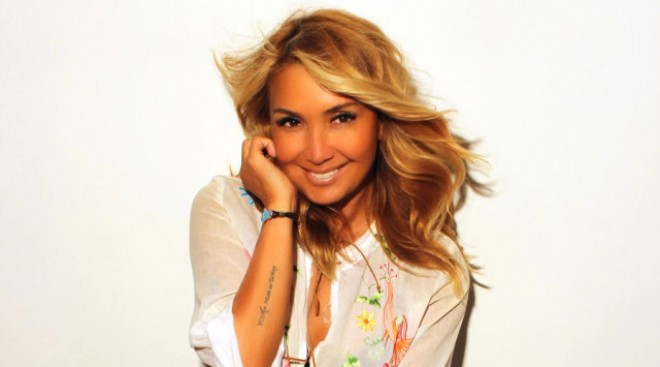 &nbsp;53 yaşlı müğənnidən cəsarətli fotolar