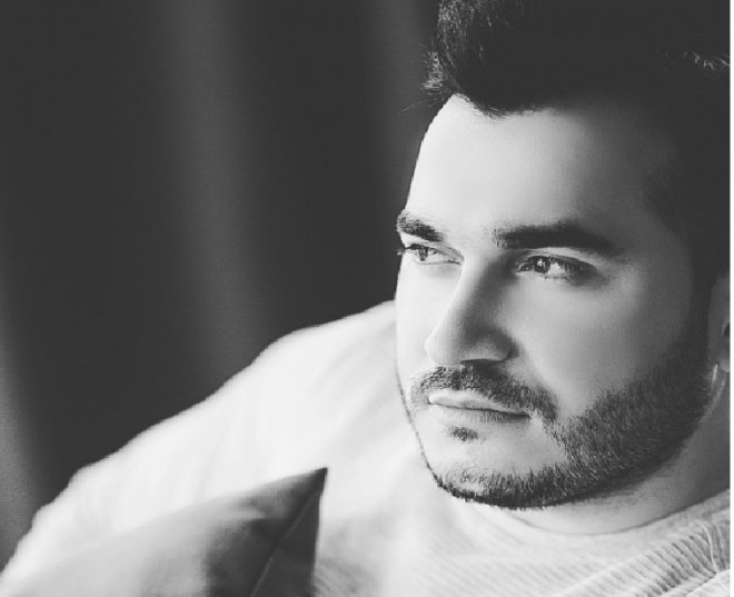 "Saxta gülüşlər, görüşlər, təriflər..."