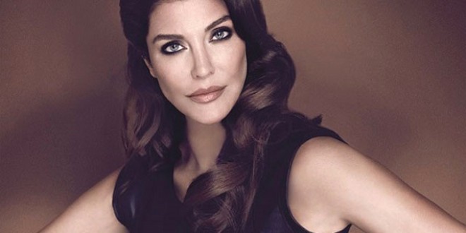 Model “Youtube” üçün soyundu