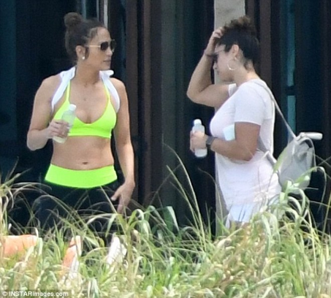 Sevgilisi ilə Bahamda dincələn Ceylo gimnastika etdi