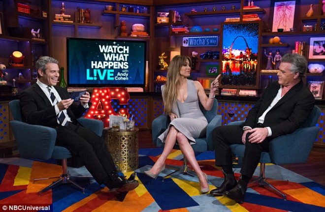 Ceylonun dekolteli geyimi&nbsp;