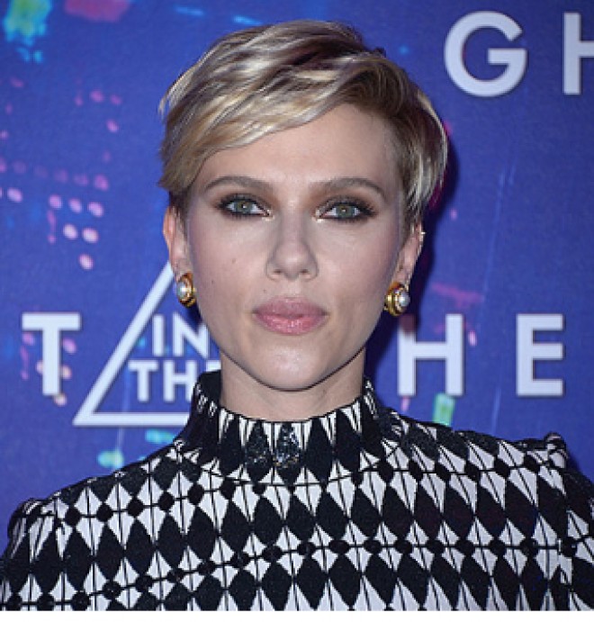 Skarlet rol aldığı filmin Fransadakı təqdimatında - foto