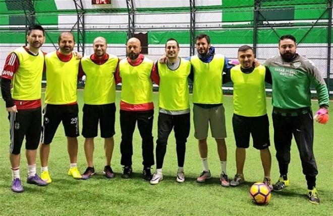 Məşhurlar futbol meydanında - foto