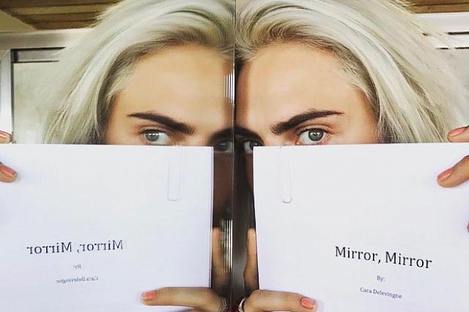 Kara Delevin kitabının təqdimatına hazırlaşır- foto