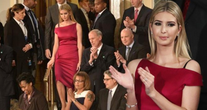 İvankanın dekolteli libası - foto