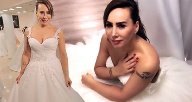 Asena gəlinlik geyindi